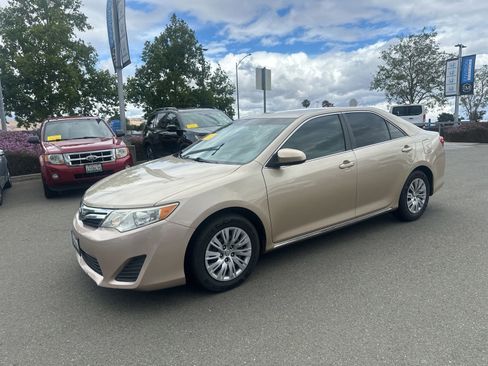 Used 2012 Toyota Camry LE FWD image 5