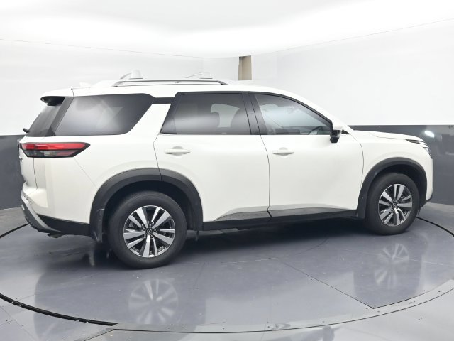 Used 2024 Nissan Pathfinder SL FWD image 3