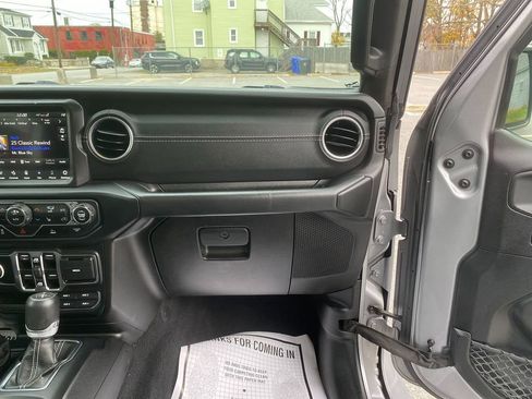 Used 2020 Jeep Gladiator Overland image 28