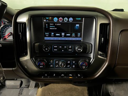 Used 2018 Chevrolet Silverado 1500 LT AWD/4WD image 16