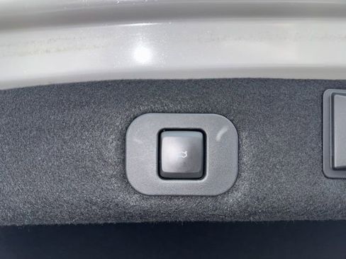 Used 2020 Lincoln Continental Black Label w/ Rear Seat Amenities Package image 41