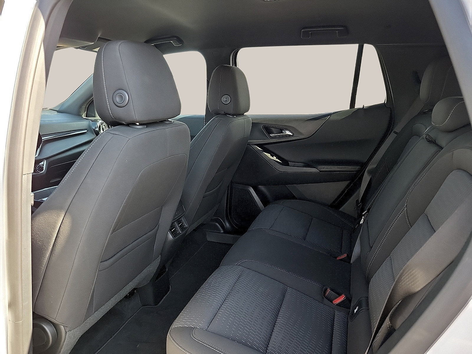 Used 2026 Chevrolet Equinox LT AWD/4WD image 9