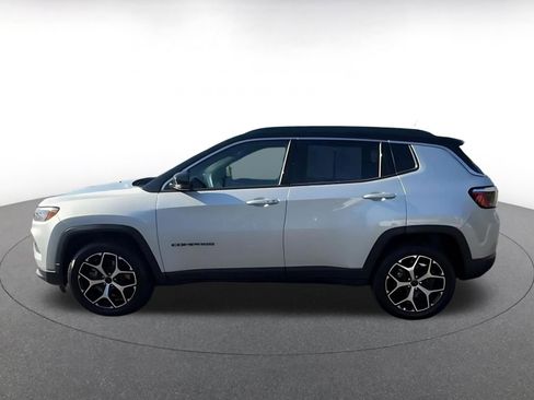 Used 2025 Jeep Compass Limited image 9