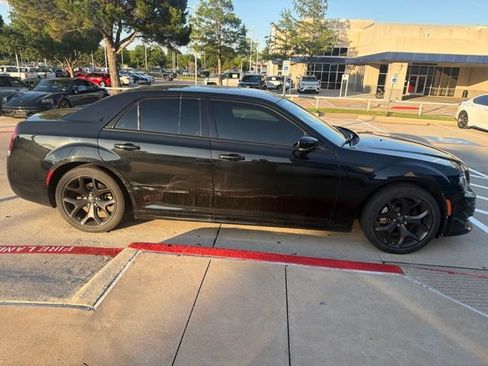 Used 2022 Chrysler 300 Touring L RWD image 4