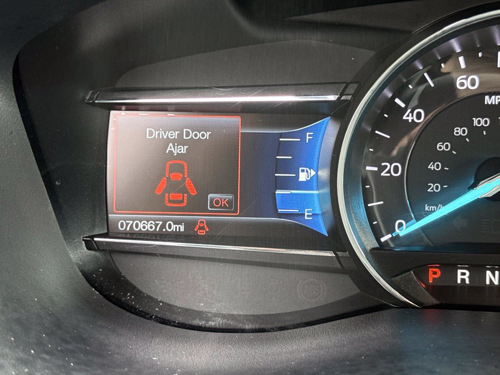 Used 2017 Ford Explorer XLT w/ Equipment Group 202A AWD/4WD image 34