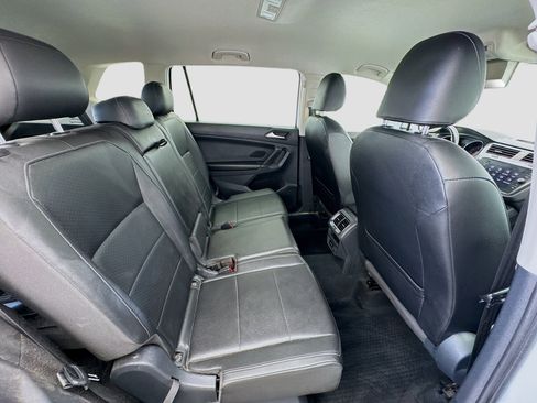 Used 2018 Volkswagen Tiguan SE FWD image 18