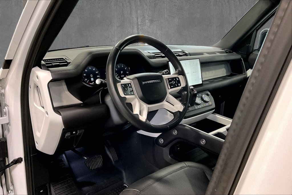 Used 2025 Land Rover Defender 110 S AWD/4WD image 18