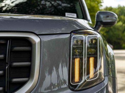 Used 2025 Kia Telluride S FWD image 11