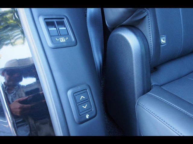 Used 2025 Land Rover Range Rover Long Wheelbase SE AWD/4WD image 18