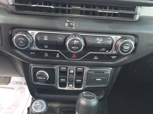 Used 2025 Jeep Gladiator Sport AWD/4WD image 20