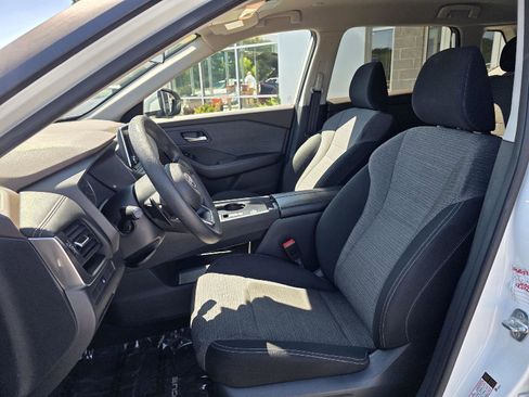 Used 2023 Nissan Rogue SV image 9