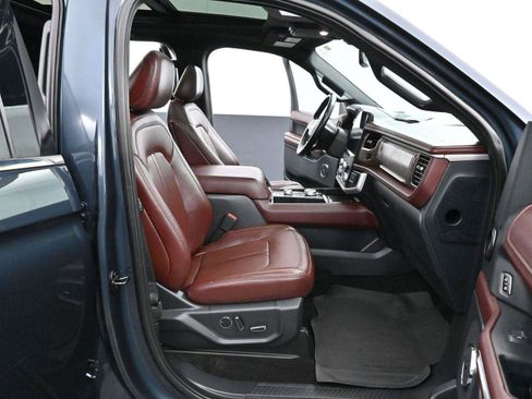 Used 2022 Ford Expedition Limited image 34