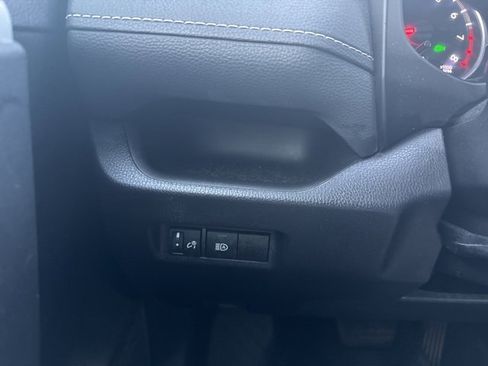 Used 2021 Toyota RAV4 XLE image 18