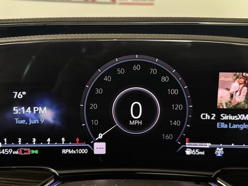 Used 2021 Cadillac Escalade Premium Luxury AWD/4WD image 18