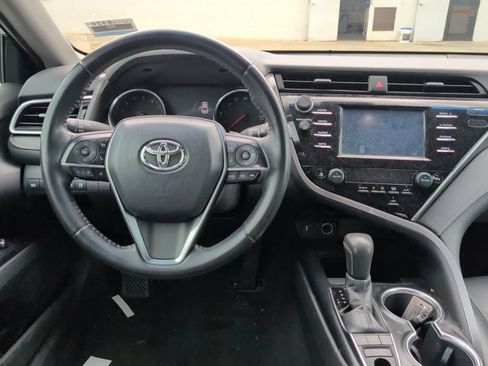 Used 2018 Toyota Camry XSE FWD image 12