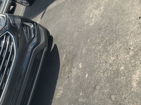 Used 2023 Ford Edge Titanium image 2