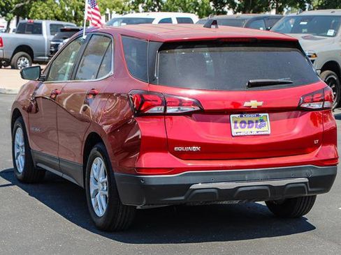 Used 2022 Chevrolet Equinox LT image 2