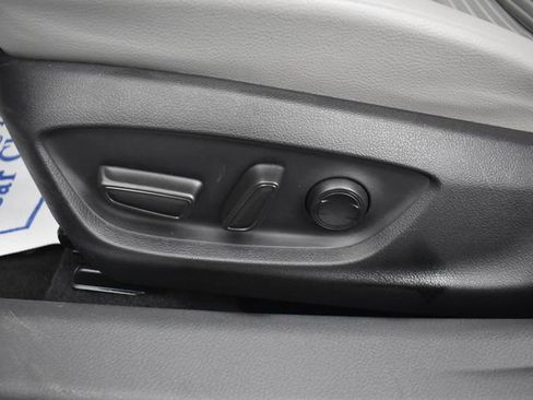 Used 2022 Toyota Camry SE FWD image 12