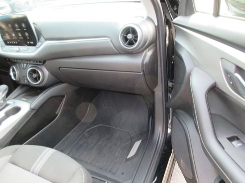 Used 2024 Chevrolet Blazer LT w/ Convenience Package FWD image 18