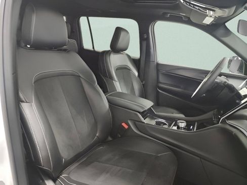 Used 2025 Jeep Grand Cherokee L Altitude image 18