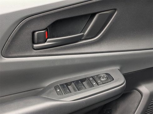 Used 2025 Toyota Prius LE image 14