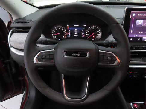 Used 2022 Jeep Compass Latitude AWD/4WD image 13