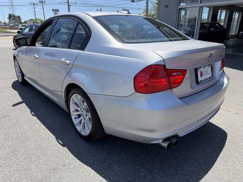 Used 2011 BMW 328i xDrive Sedan AWD/4WD image 5