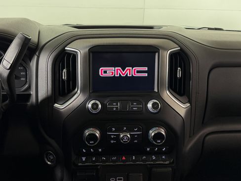 Used 2021 GMC Sierra 2500 Denali w/ Denali Black Diamond Edition image 11