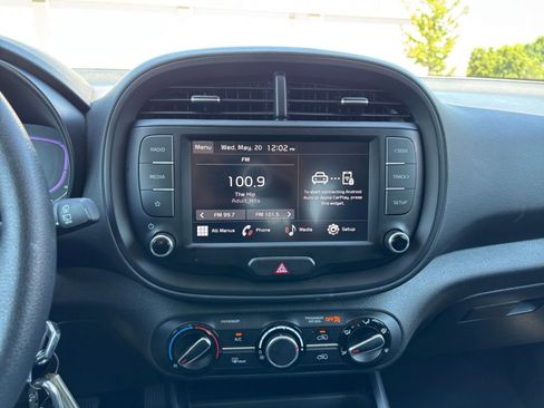 Used 2025 Kia Soul LX w/ LX Technology Package FWD image 17