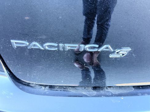 Used 2023 Chrysler Pacifica Limited w/ Uconnect Theater Family Group AWD/4WD image 10