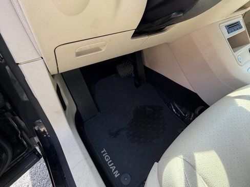 Used 2015 Volkswagen Tiguan SEL image 30