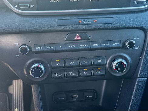 Used 2020 Kia Sportage LX image 12