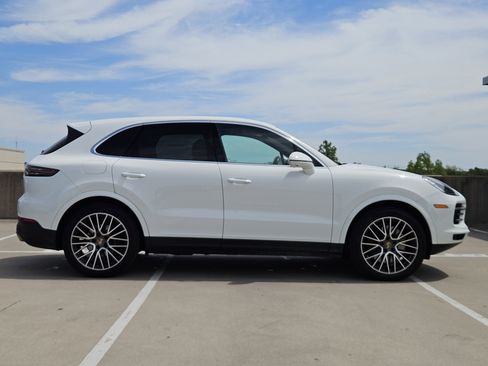 Certified 2022 Porsche Cayenne AWD/4WD image 9