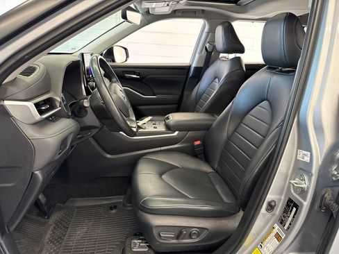 Used 2023 Toyota Highlander XLE AWD/4WD image 15