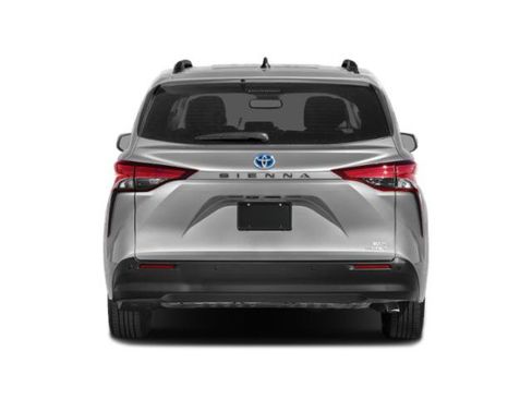 Used 2024 Toyota Sienna XLE FWD image 5
