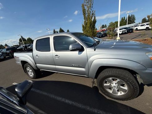Used 2015 Toyota Tacoma 4x4 Double Cab w/ TRD Sport Package image 4