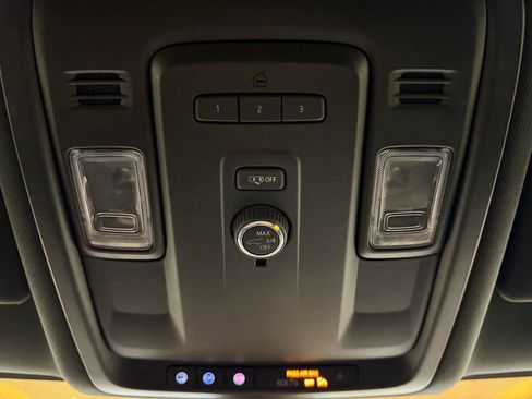 Used 2022 Chevrolet Suburban LT AWD/4WD image 22