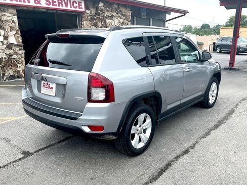 Used 2016 Jeep Compass Latitude AWD/4WD image 7