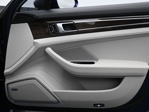 Used 2021 Porsche Panamera GTS w/ Premium Package image 26