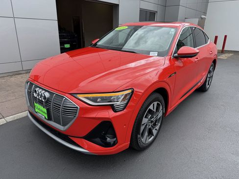 Used 2021 Audi e-tron Prestige w/ Prestige Package AWD/4WD image 2