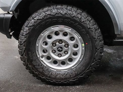 New 2025 Ford Bronco Badlands image 9