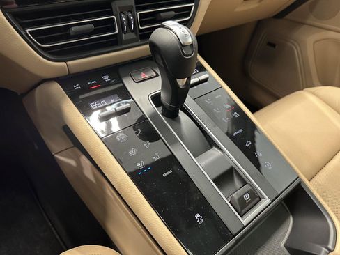 Certified 2026 Porsche Macan AWD/4WD image 31
