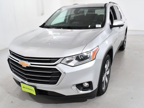 Used 2021 Chevrolet Traverse LT w/ LT Premium Package image 2