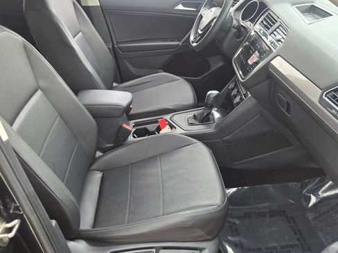 Used 2020 Volkswagen Tiguan SE FWD image 19