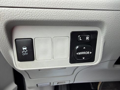 Used 2013 Toyota Corolla LE FWD image 15