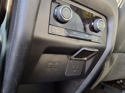 Used 2024 Chevrolet Traverse RS image 24