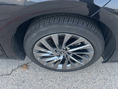 Used 2024 Lexus ES 300h w/ Luxury Package image 15