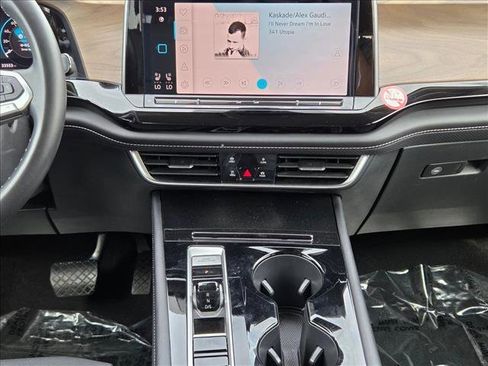 Used 2024 Volkswagen Atlas SE AWD/4WD image 15