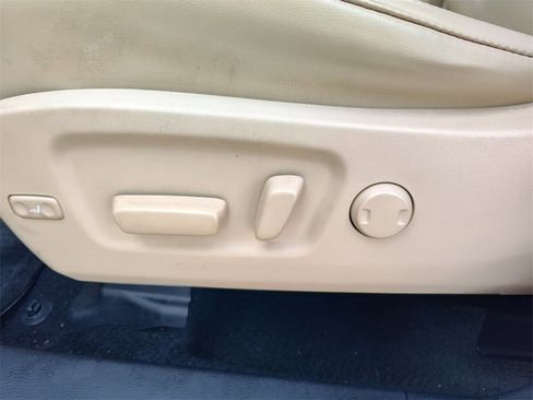 Used 2019 Toyota Highlander SE image 24