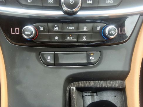 Used 2018 Buick LaCrosse Essence FWD image 26